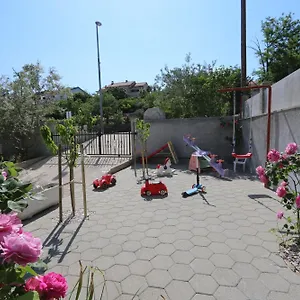  Apartment Mirjana